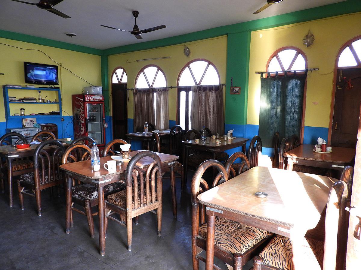 Sandhya Guest House Varanasi Near Ganga River Bagian luar foto